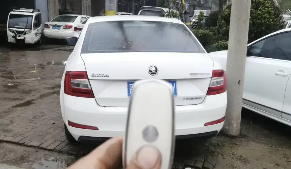 2017 SKODA OCTAVIA thumbnail 2