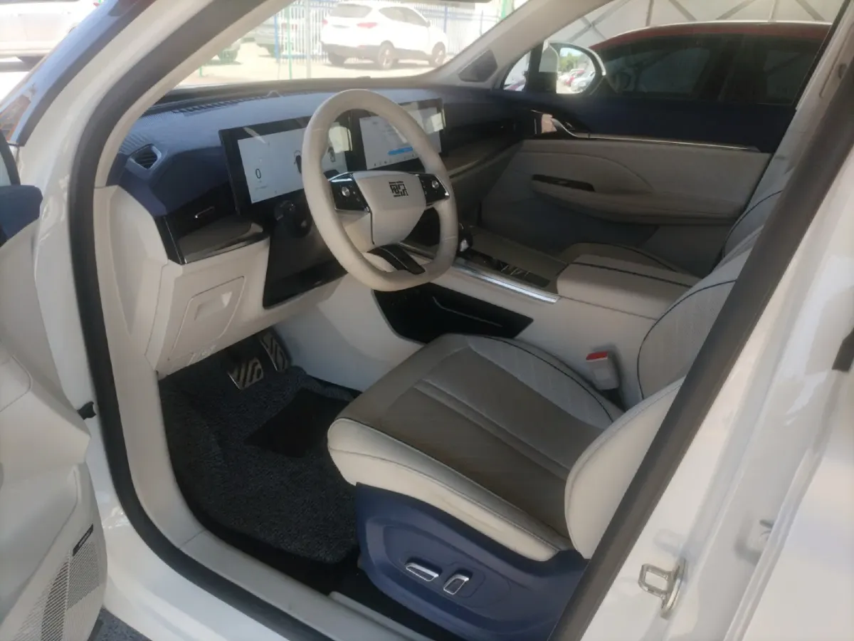 2022 Roewe Whale 2.0T 231HP L4 8AT,autocango,china used car exporter,china ev exporter,chinese used car exporter,chinese used ev exporter