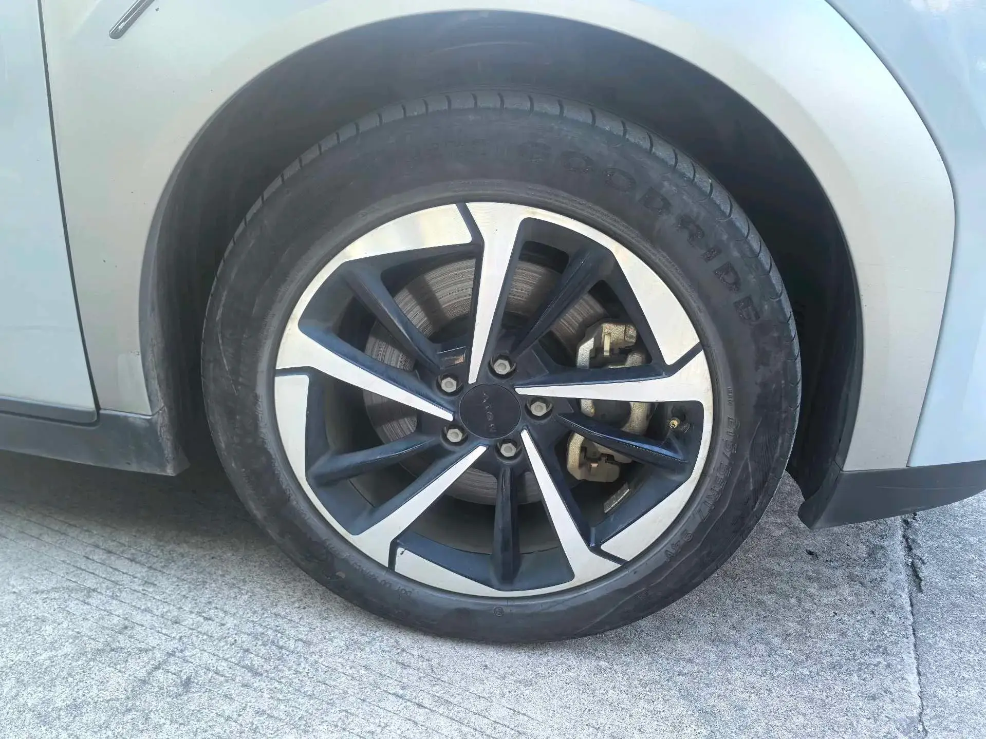 2023 AION Y thumbnail 4