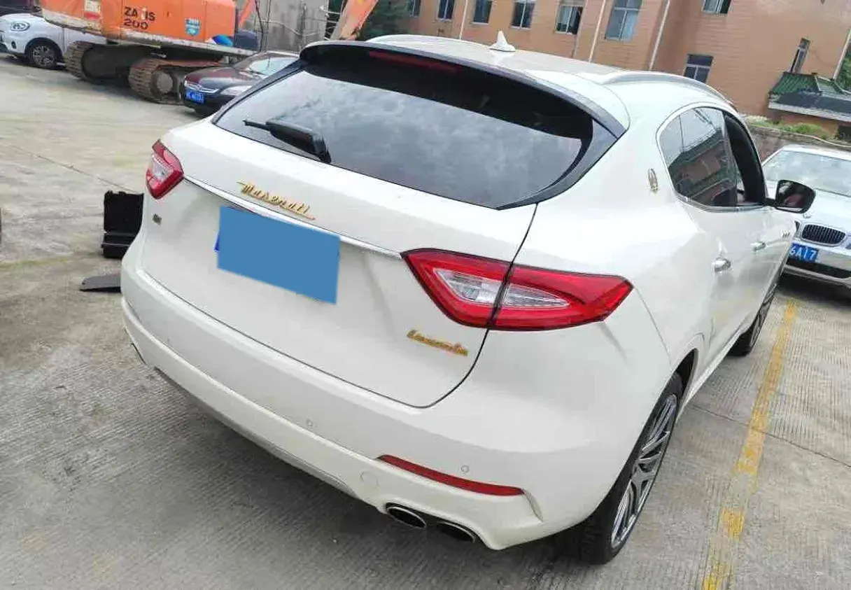 2018 MASERATI LEVANTE thumbnail 2