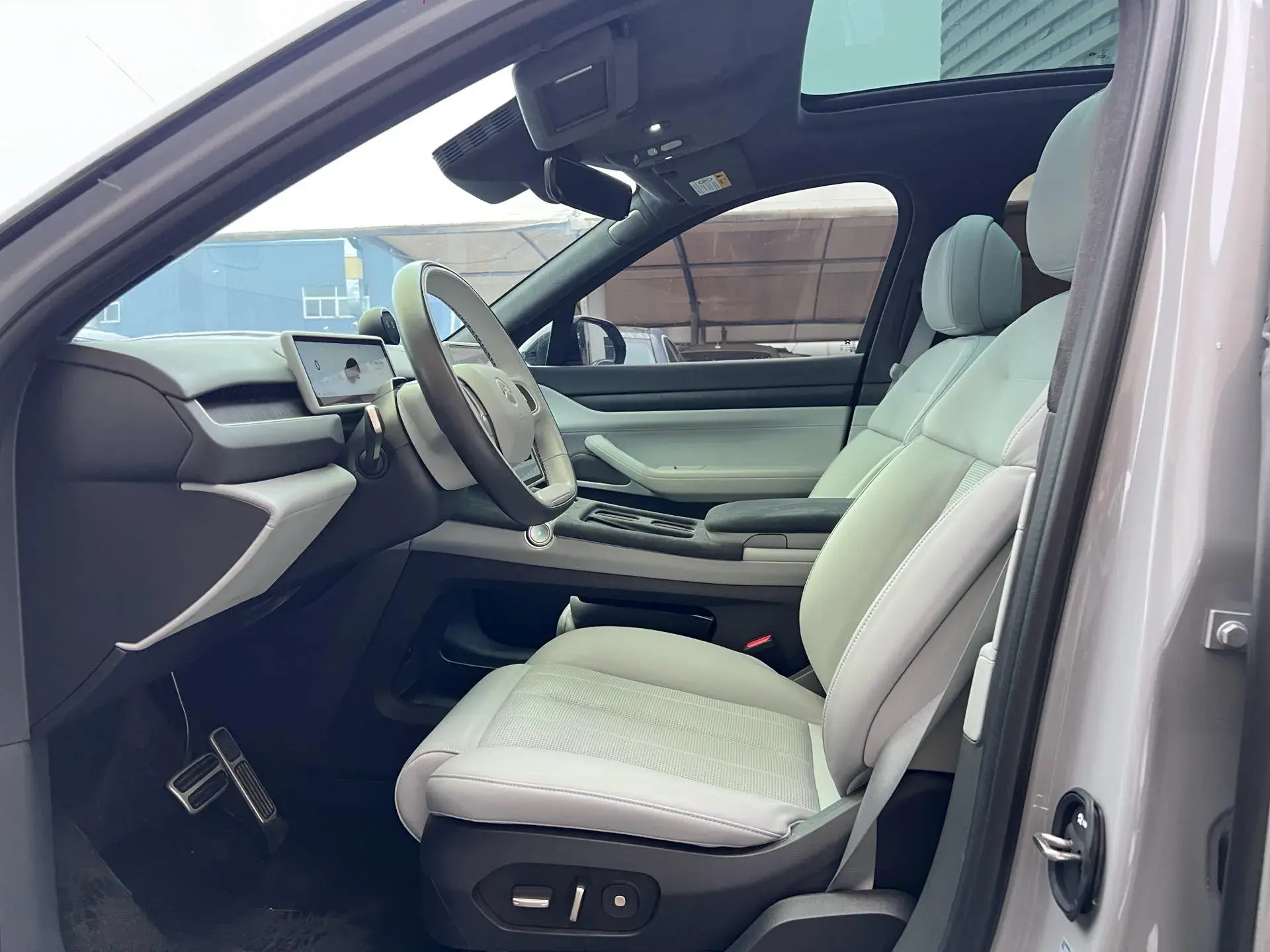 2024 NIO ES8 thumbnail 4