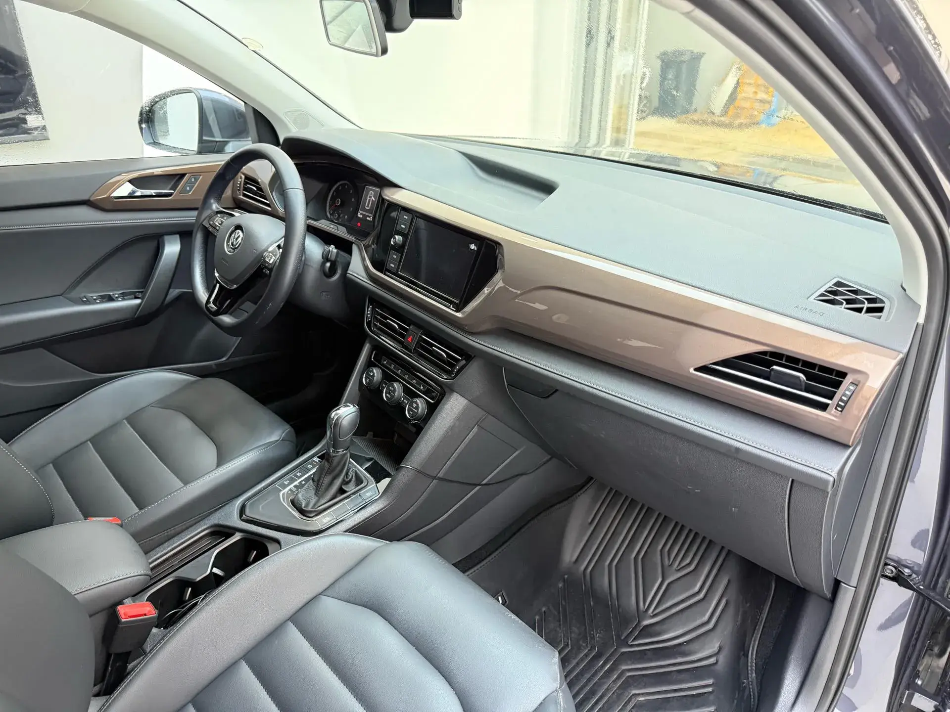 2019 VOLKSWAGEN THARU thumbnail 4