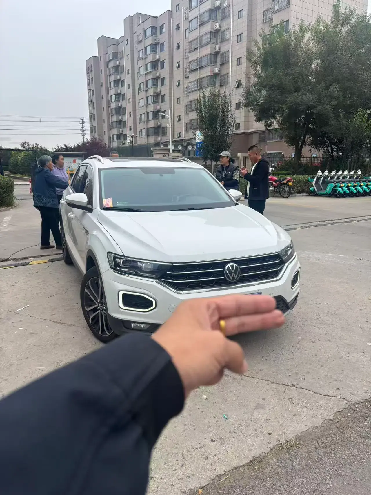 2022 VOLKSWAGEN T-ROC thumbnail 2