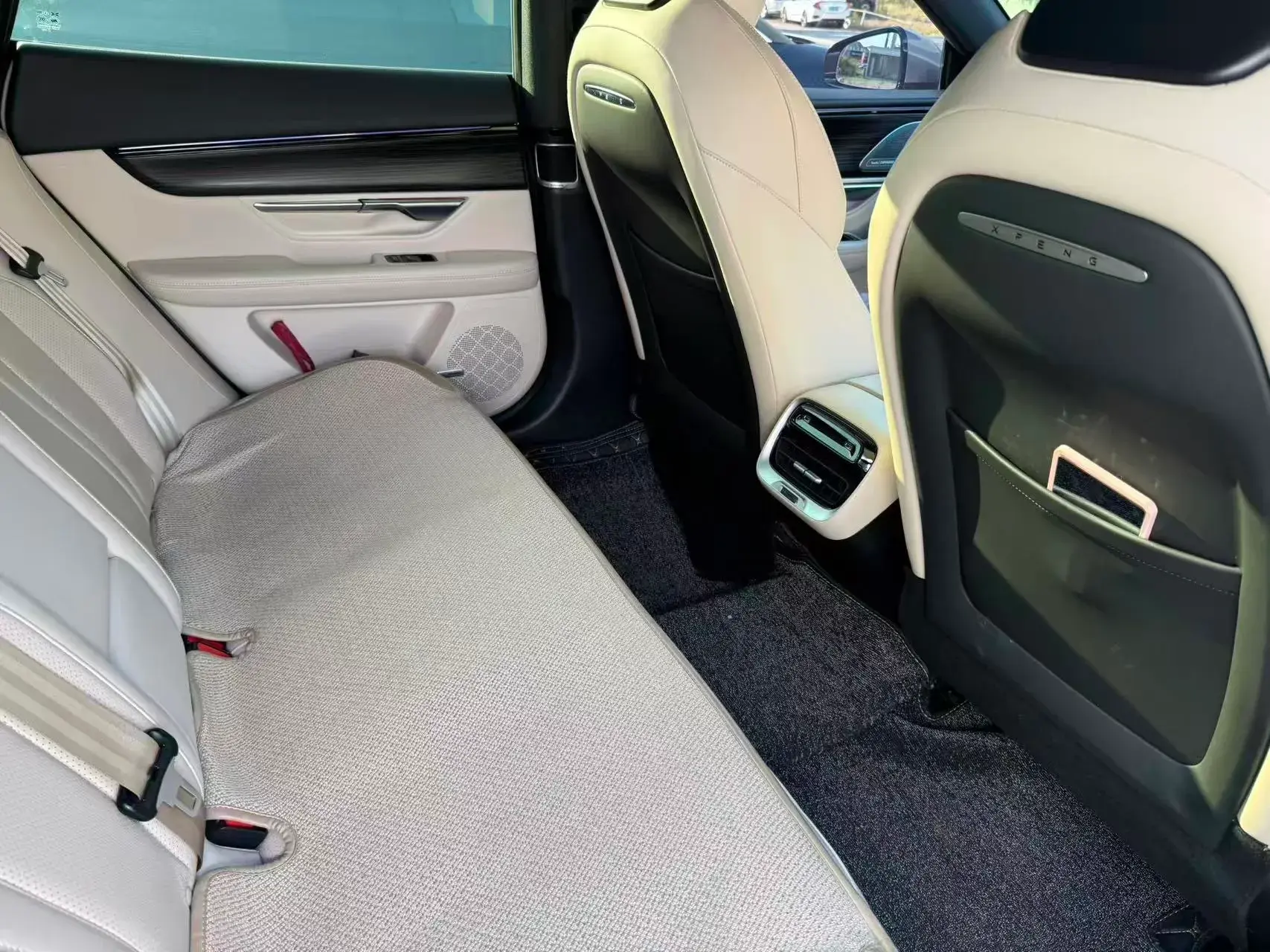 2020 XPENG P7 thumbnail 2