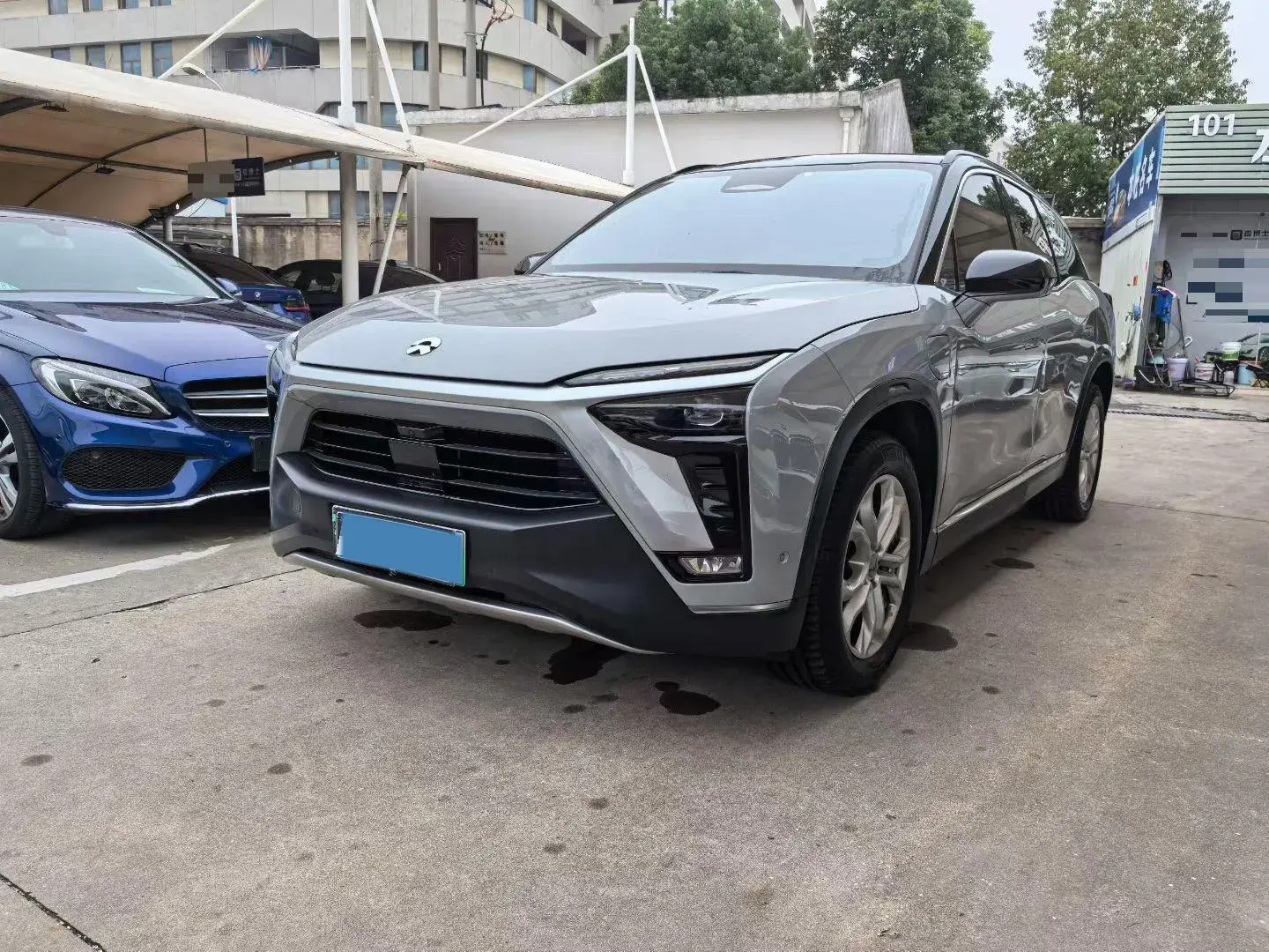 2022 NIO ES8 view 1