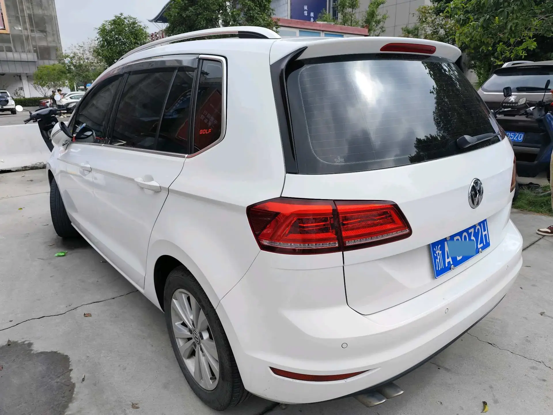 2018 VOLKSWAGEN GOLF thumbnail 4