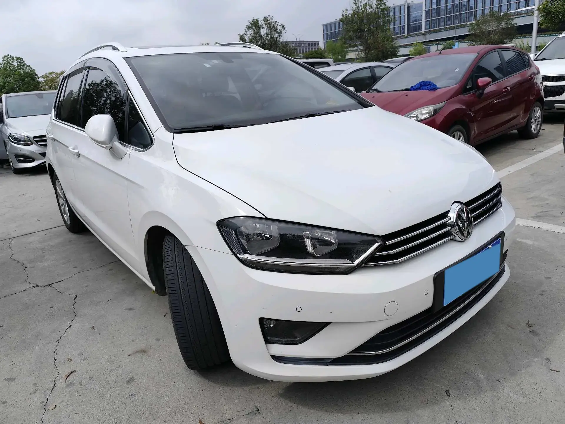 2018 VOLKSWAGEN GOLF thumbnail 3