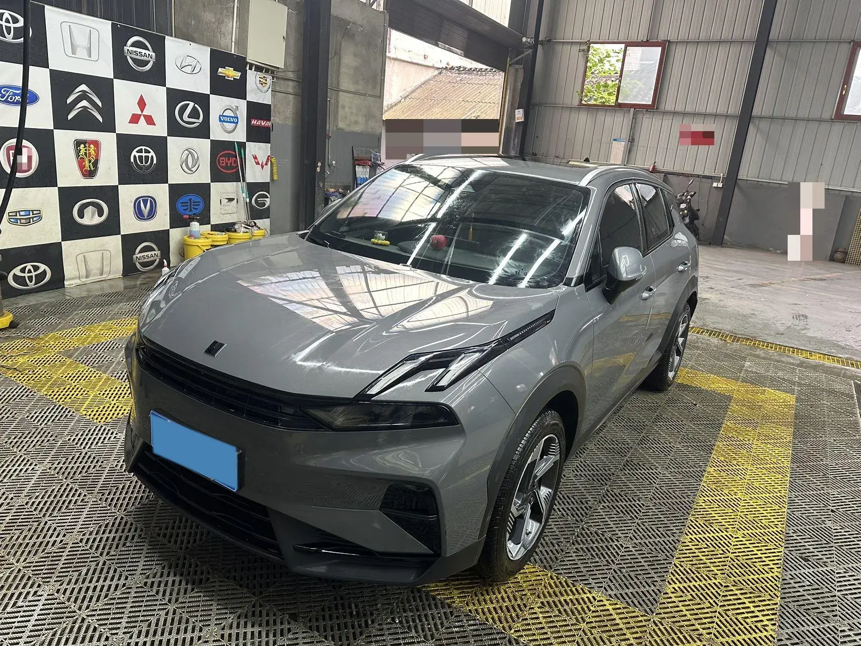 2025 LYNK&CO 06 view 1