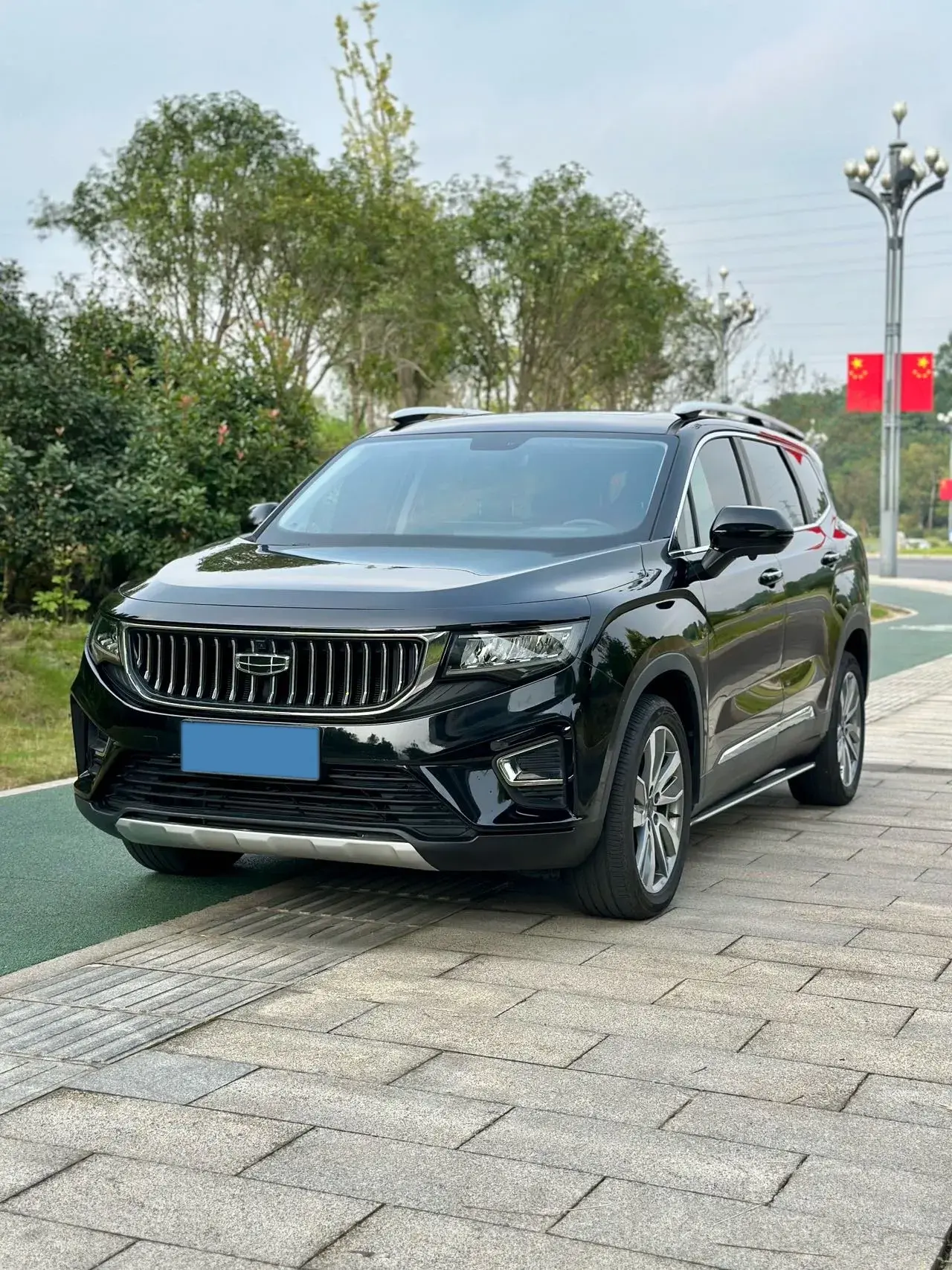 2022 GEELY OKAVANGO view 1