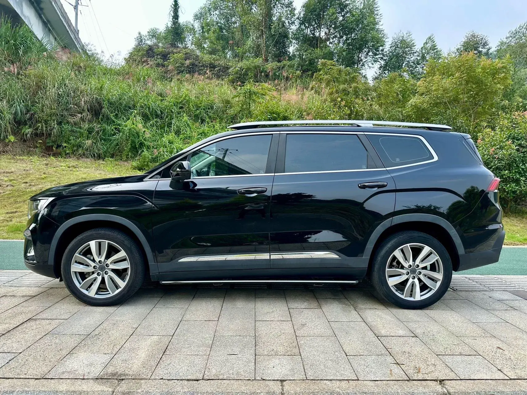 2022 GEELY OKAVANGO thumbnail 3