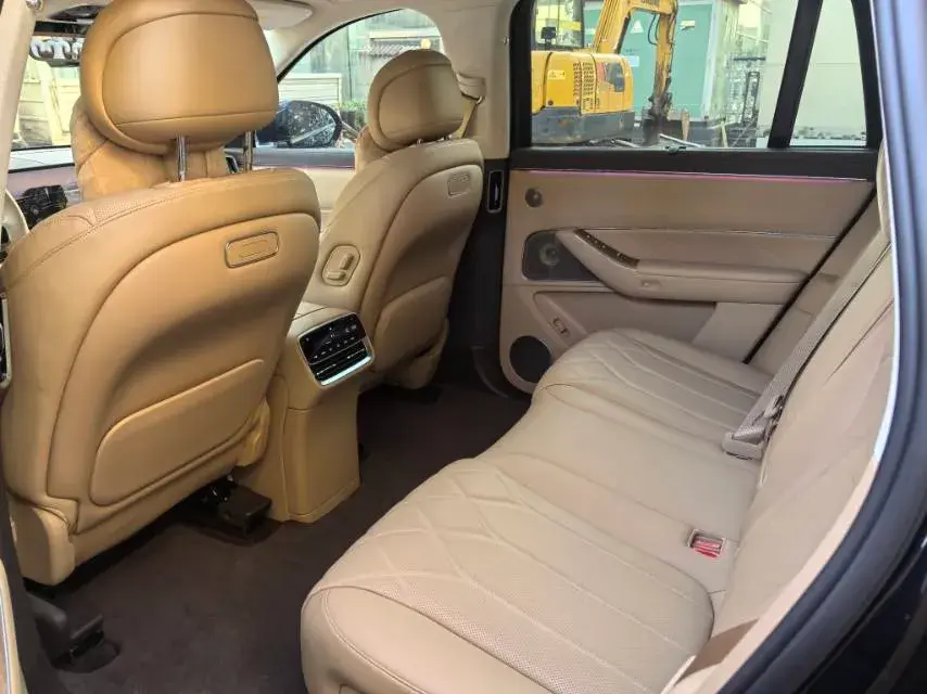 2025 AITO AITO thumbnail 3