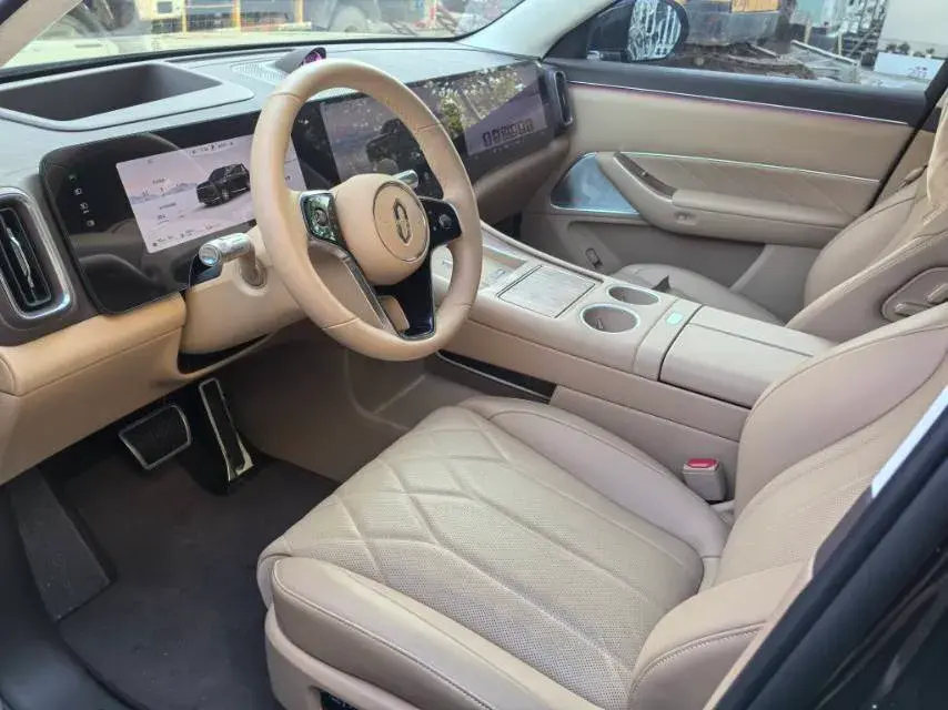 2025 AITO AITO thumbnail 2