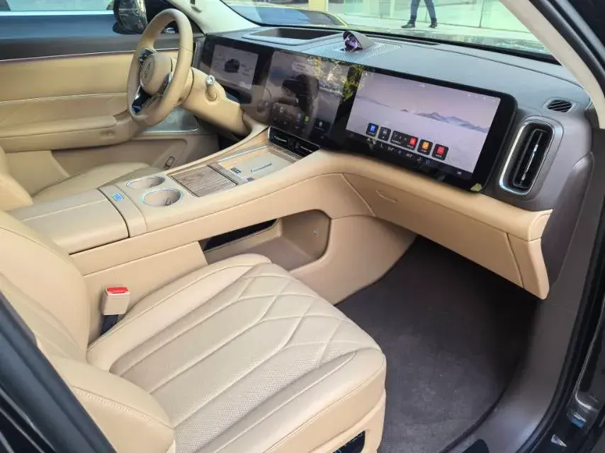 2025 AITO AITO thumbnail 4