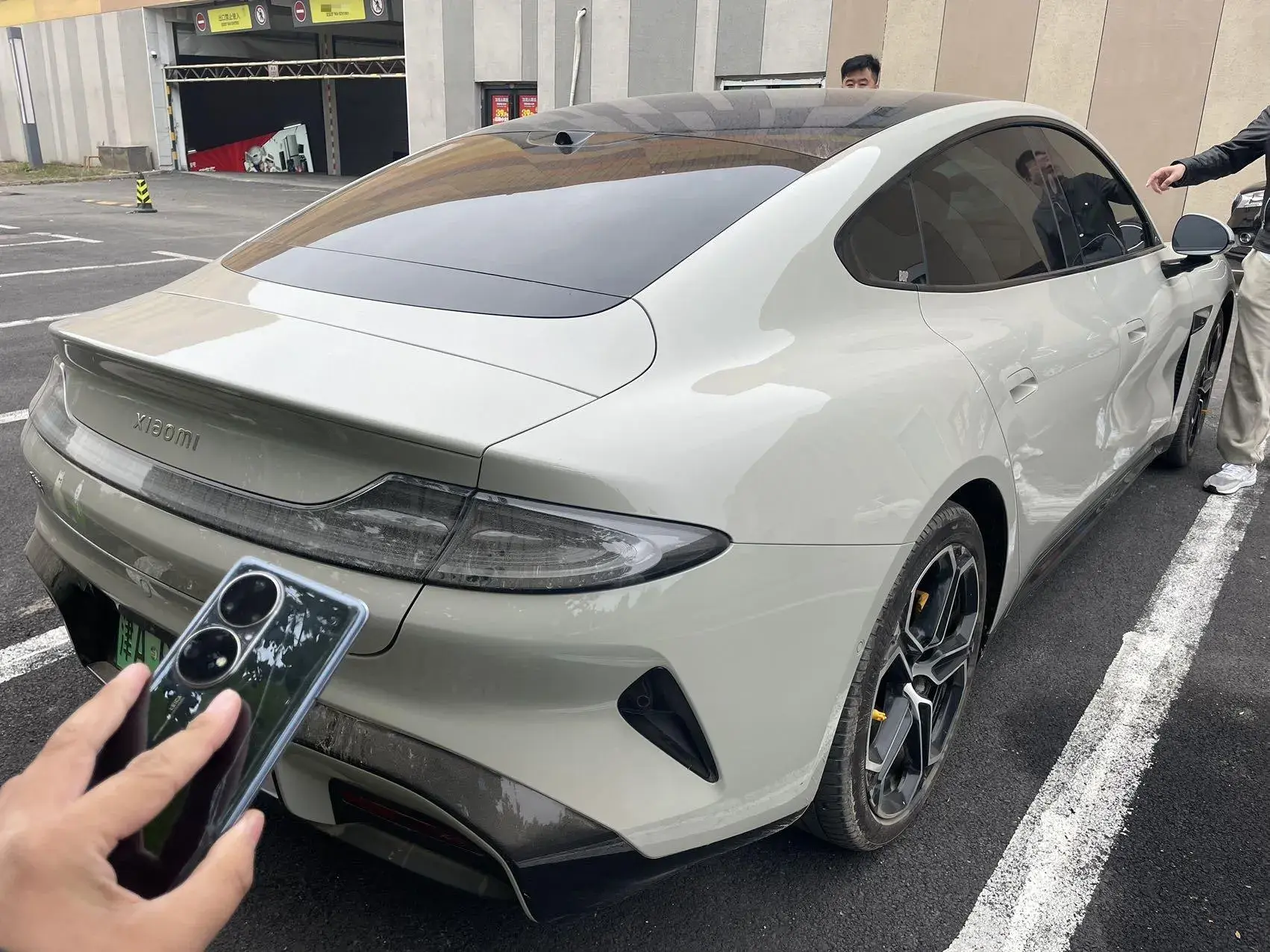 2024 MI SU7 thumbnail 2