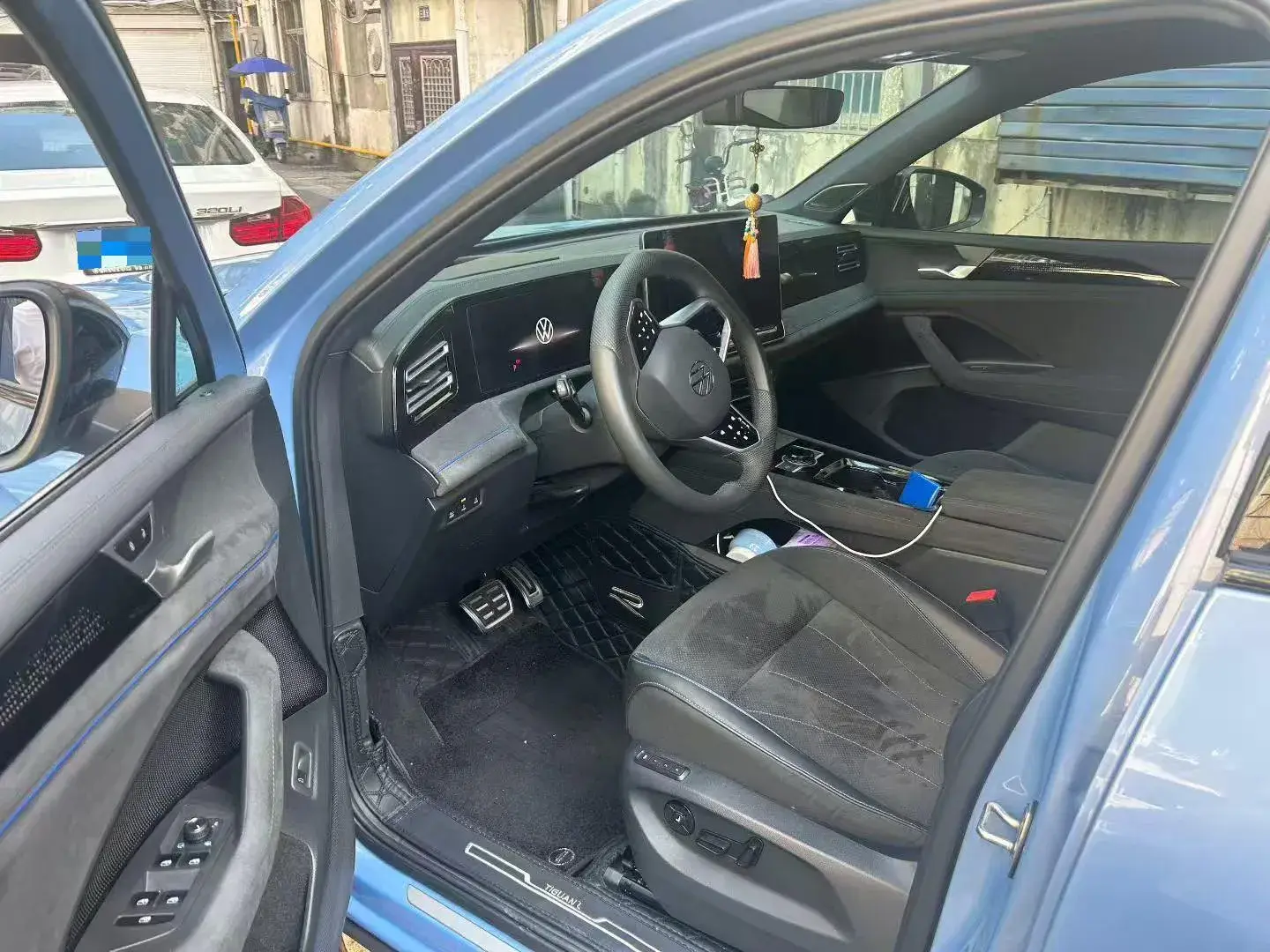 2024 VOLKSWAGEN TIGUAN thumbnail 2