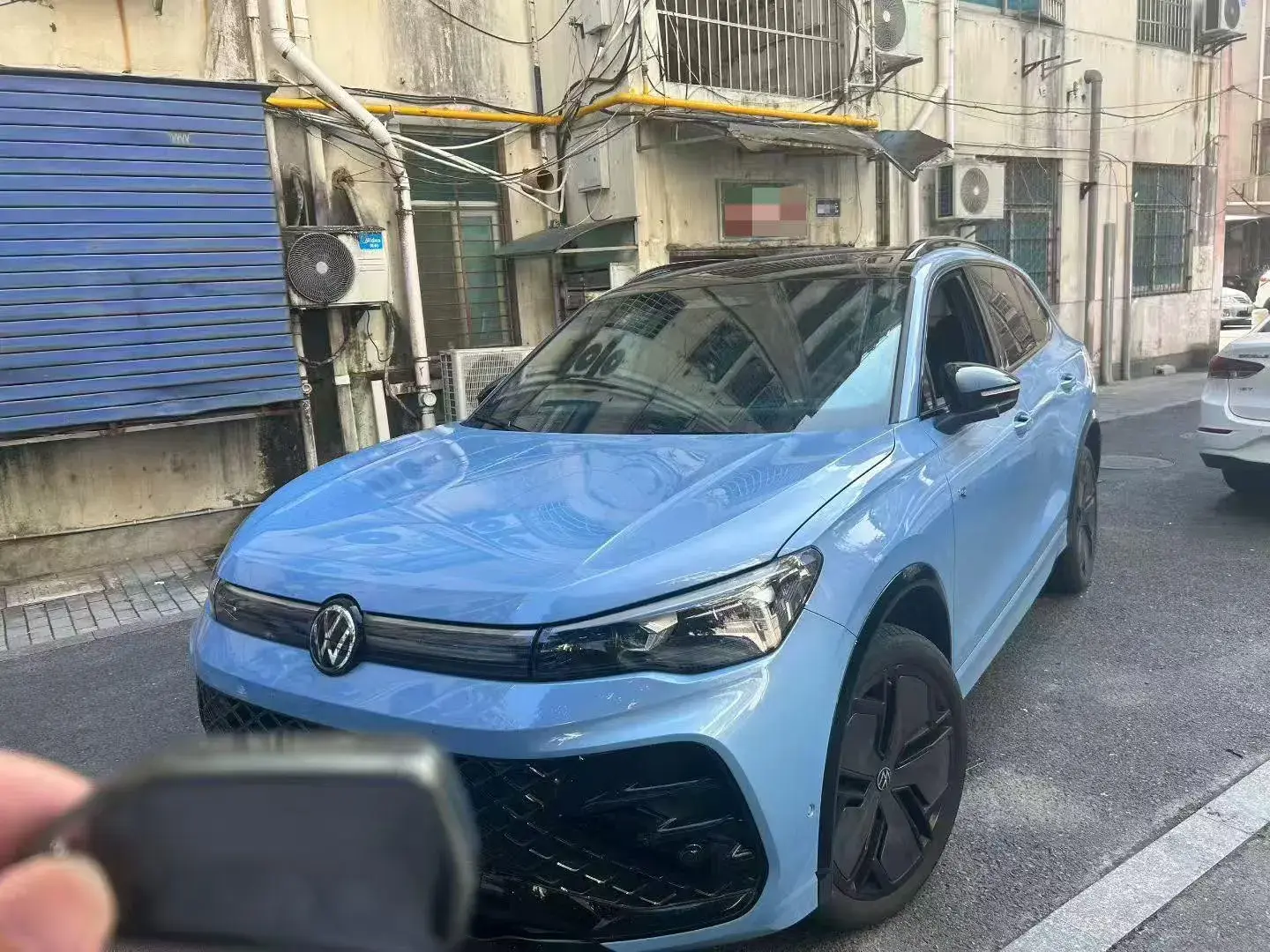 2024 VOLKSWAGEN TIGUAN view 1