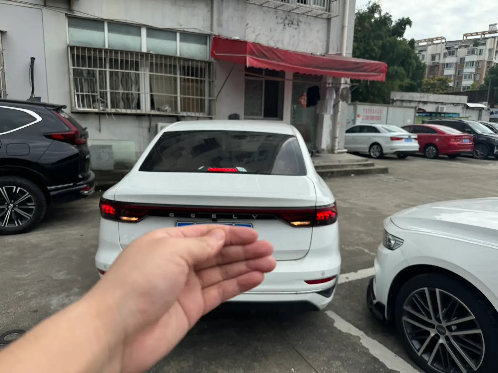 2022 GEELY EMGRAND thumbnail 2