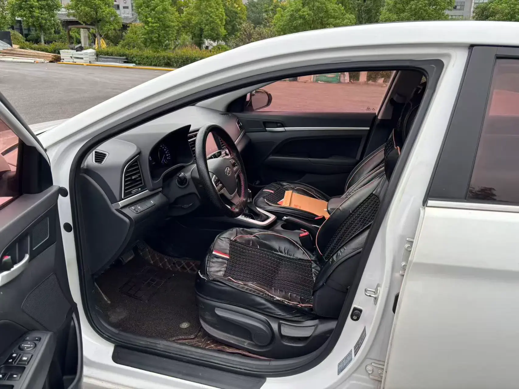 2016 HYUNDAI ELANTRA thumbnail 4