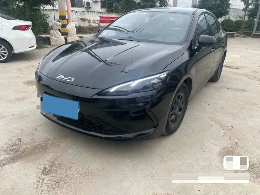 2025 BYD SEAL05 view 1