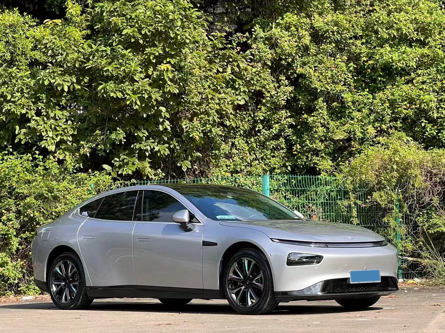 2022 XPENG P7 thumbnail 3