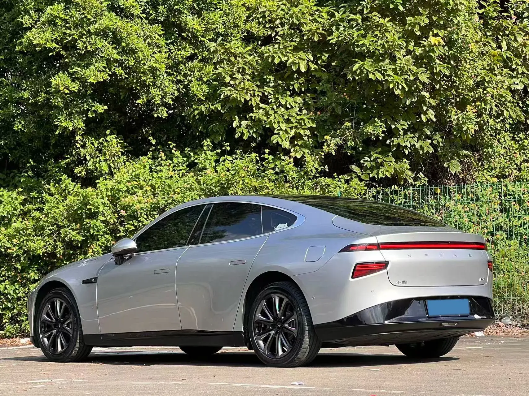 2022 XPENG P7 thumbnail 4