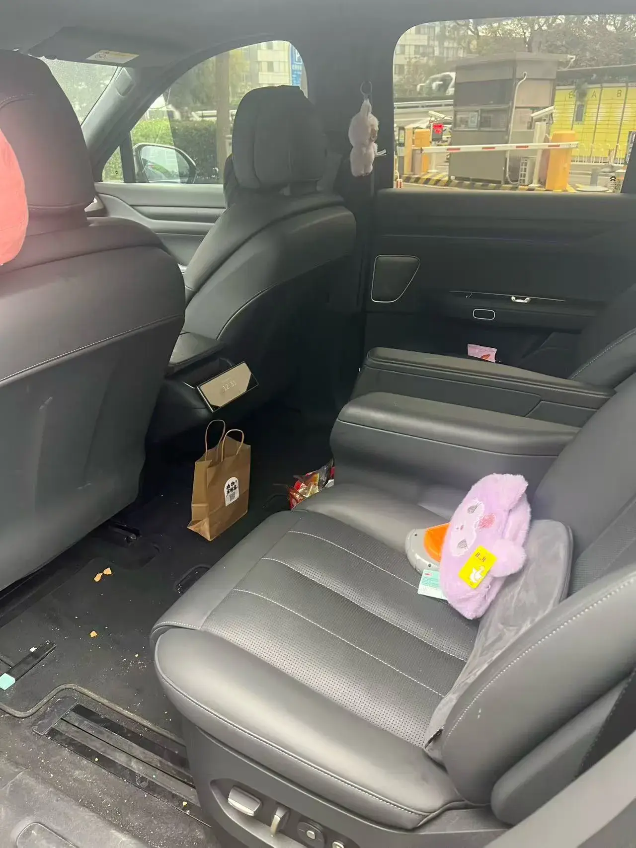 2024 NIO ES8 thumbnail 3