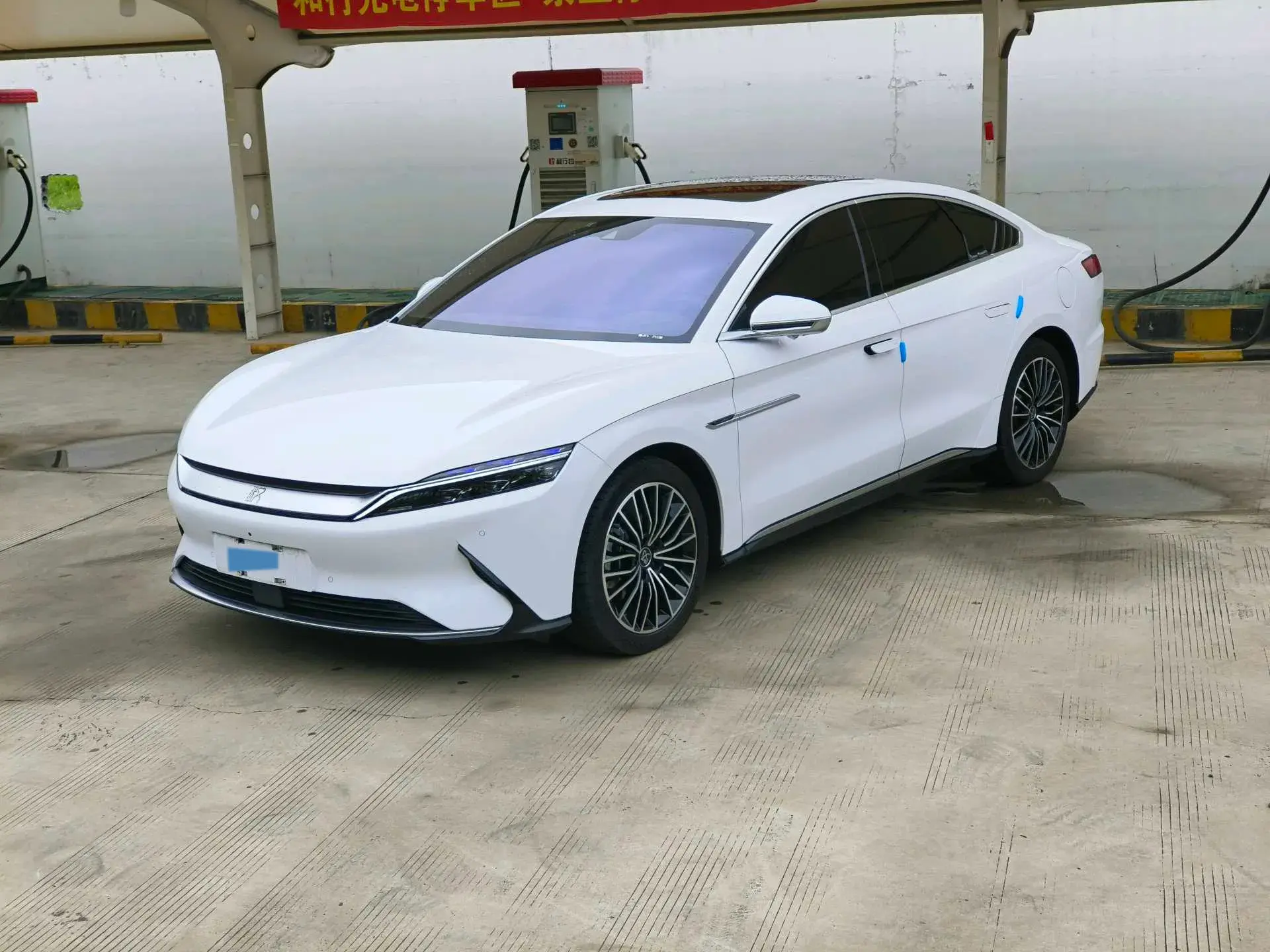 2020 BYD HAN view 1