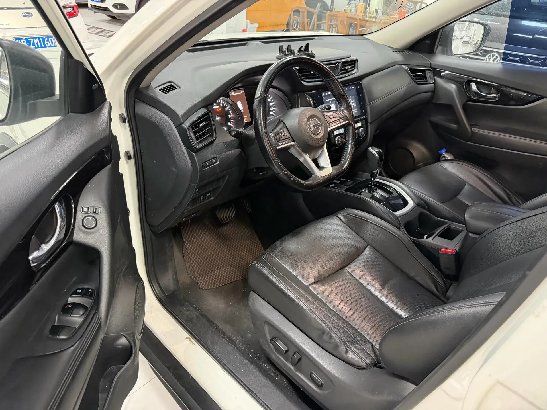 2021 NISSAN X-TRAIL thumbnail 4