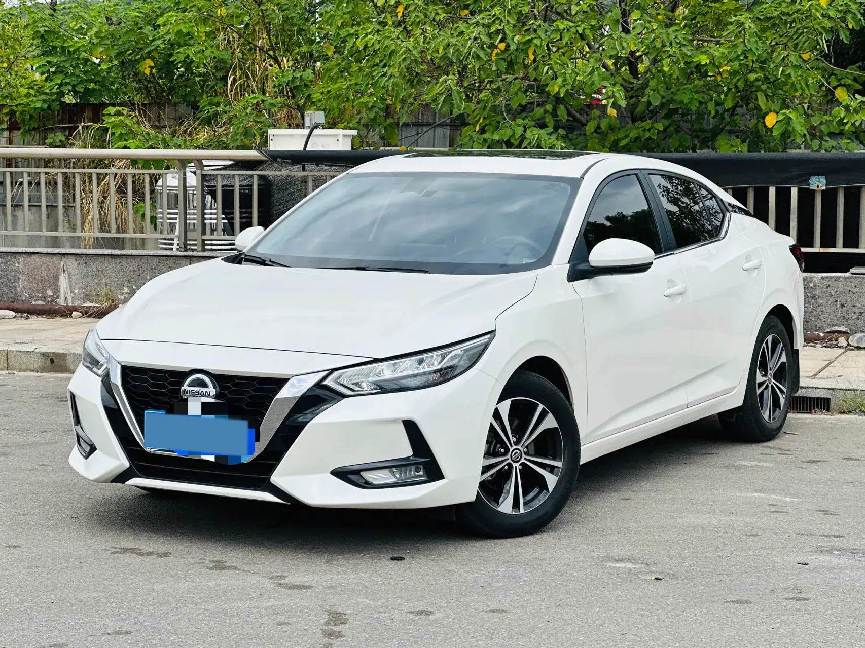 2022 NISSAN SYLPHY view 1