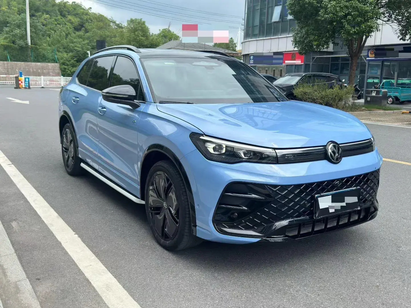 2024 VOLKSWAGEN TIGUAN thumbnail 3
