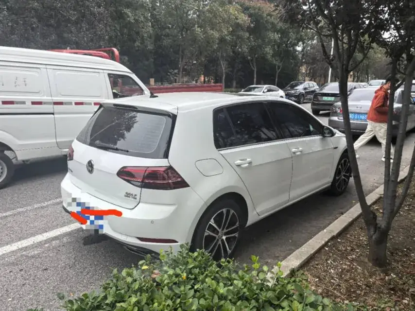 2019 VOLKSWAGEN GOLF thumbnail 4