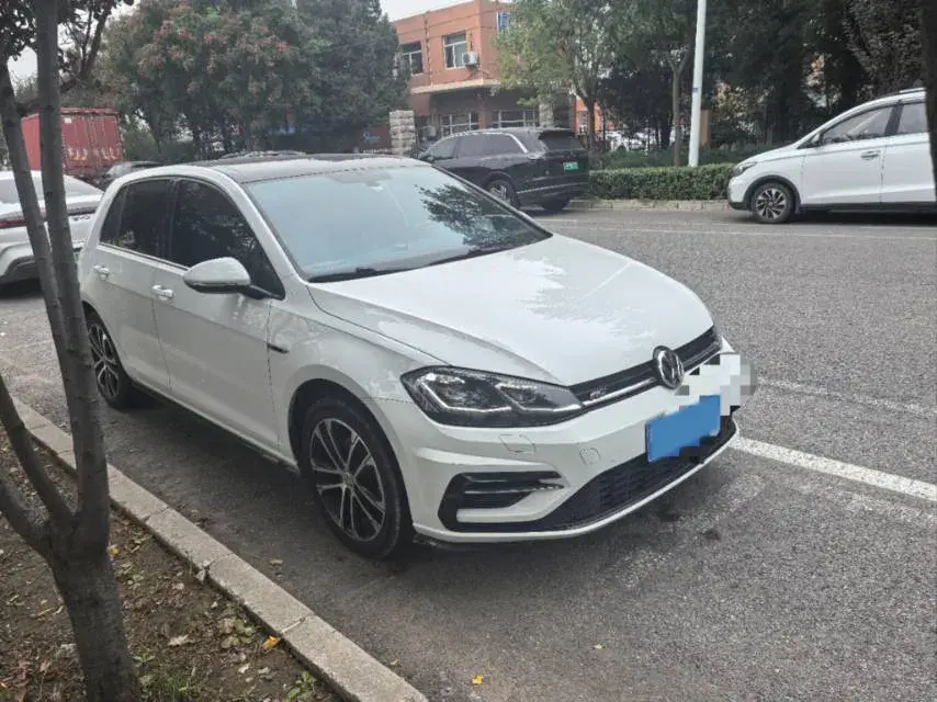 2019 VOLKSWAGEN GOLF thumbnail 3