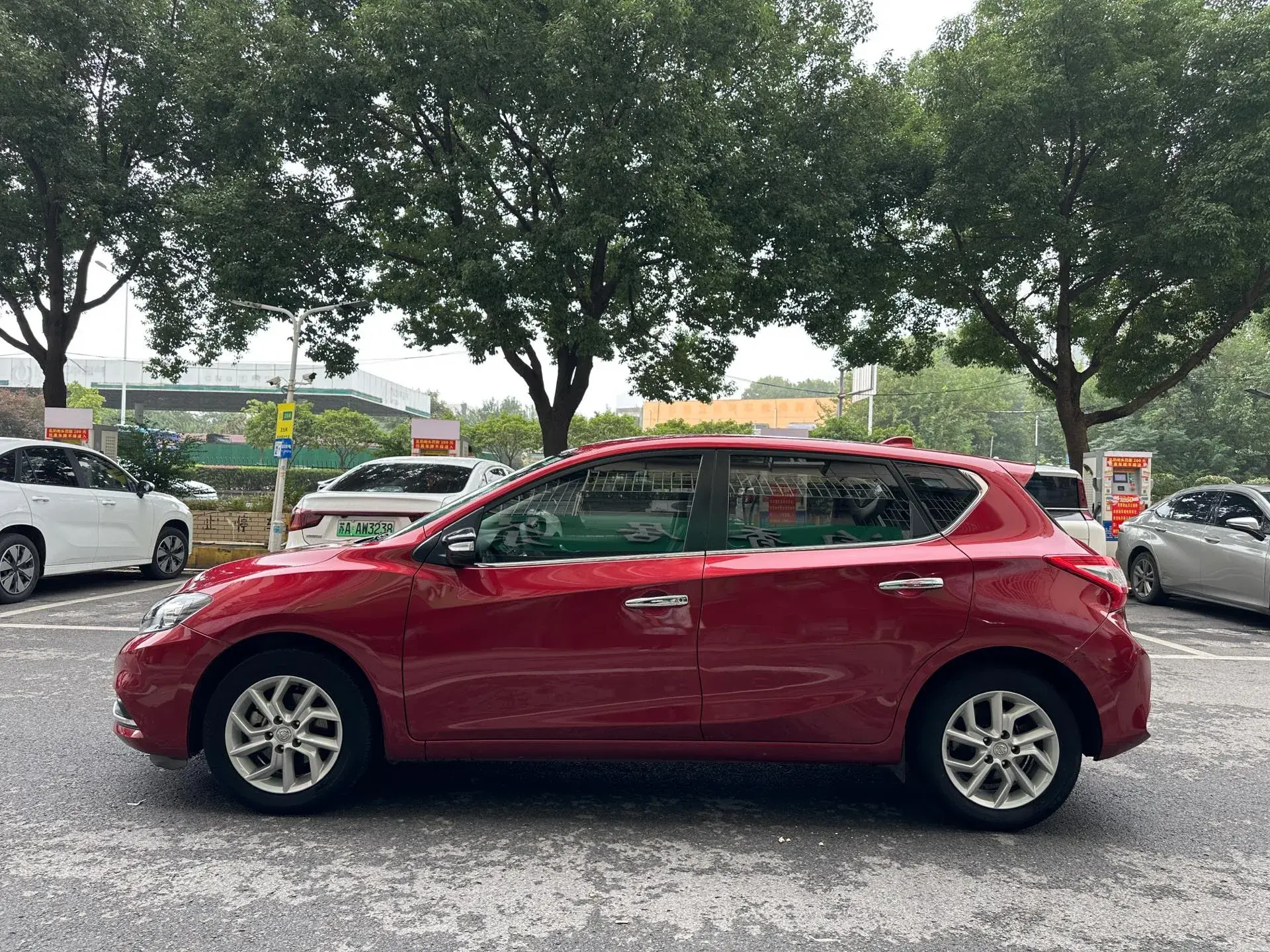 2021 NISSAN TIIDA thumbnail 4