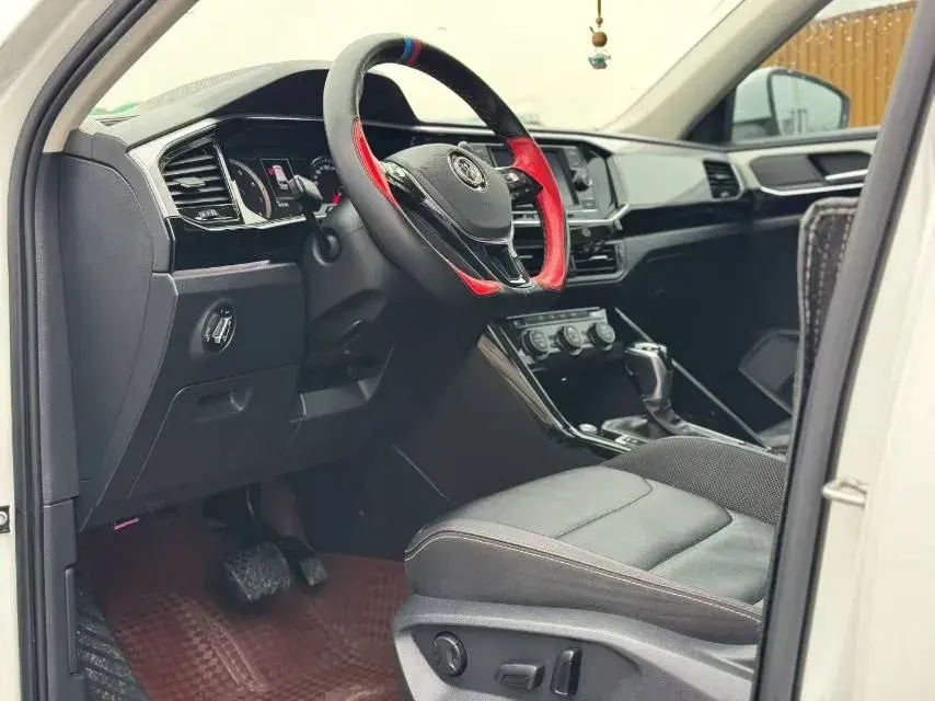 2019 VOLKSWAGEN TAYRON thumbnail 4