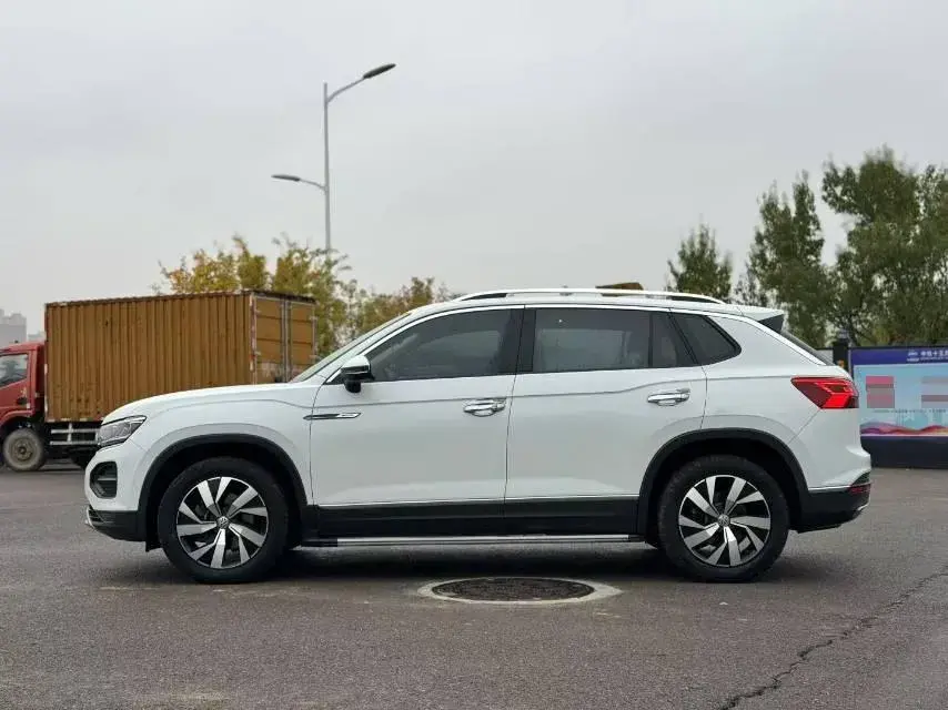 2019 VOLKSWAGEN TAYRON thumbnail 3