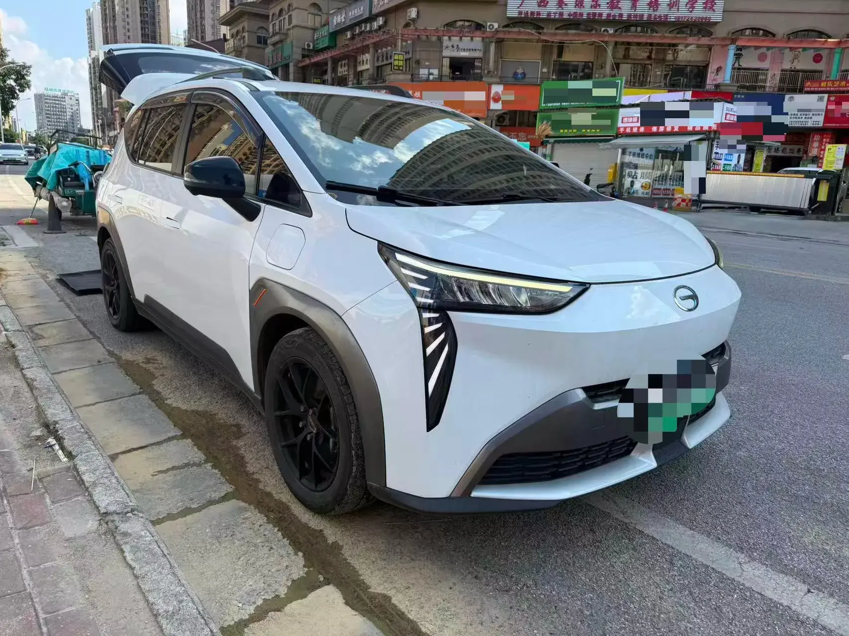 2021 AION Y thumbnail 3