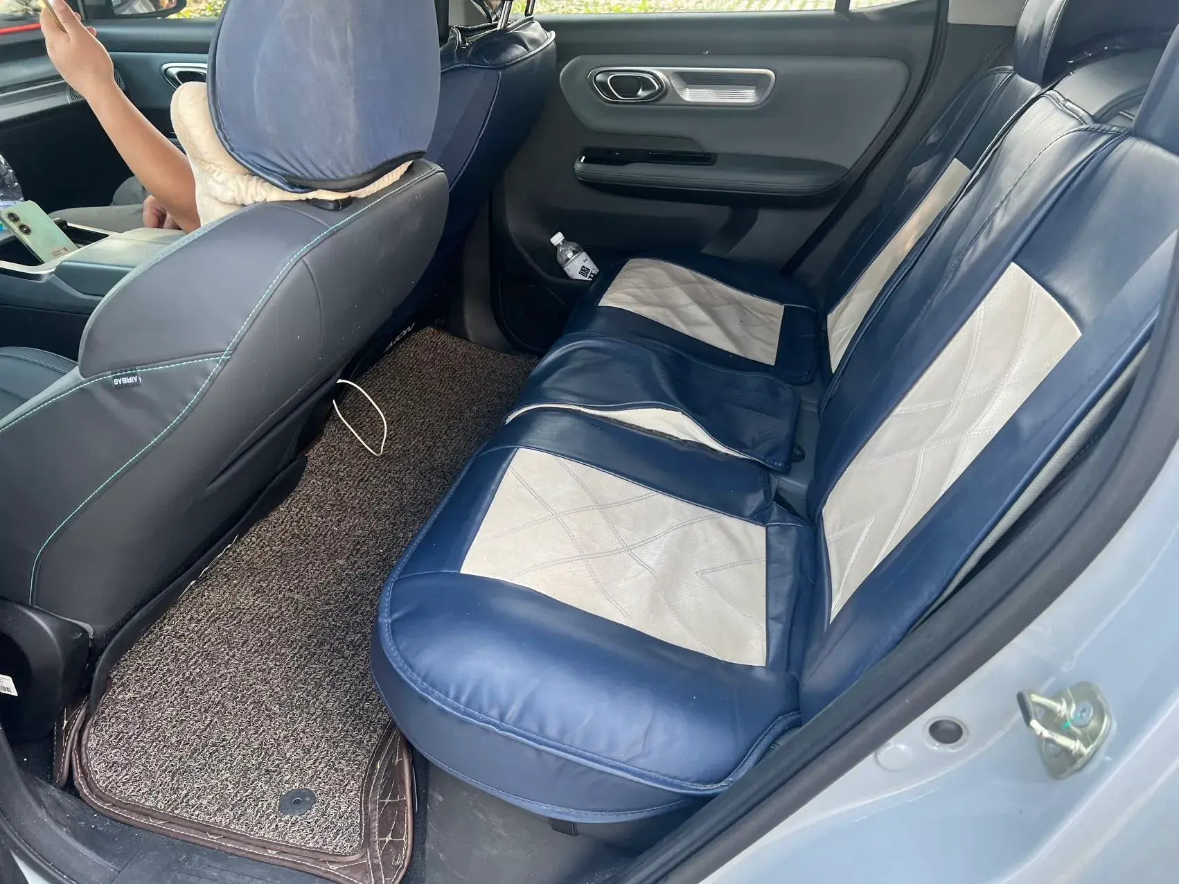 2023 AION Y thumbnail 3