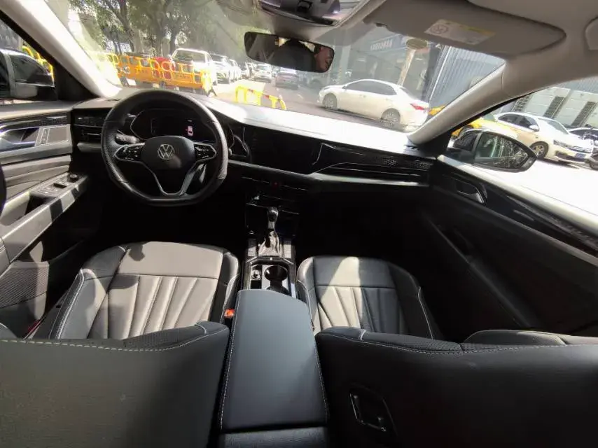 2024 VOLKSWAGEN PASSAT thumbnail 4