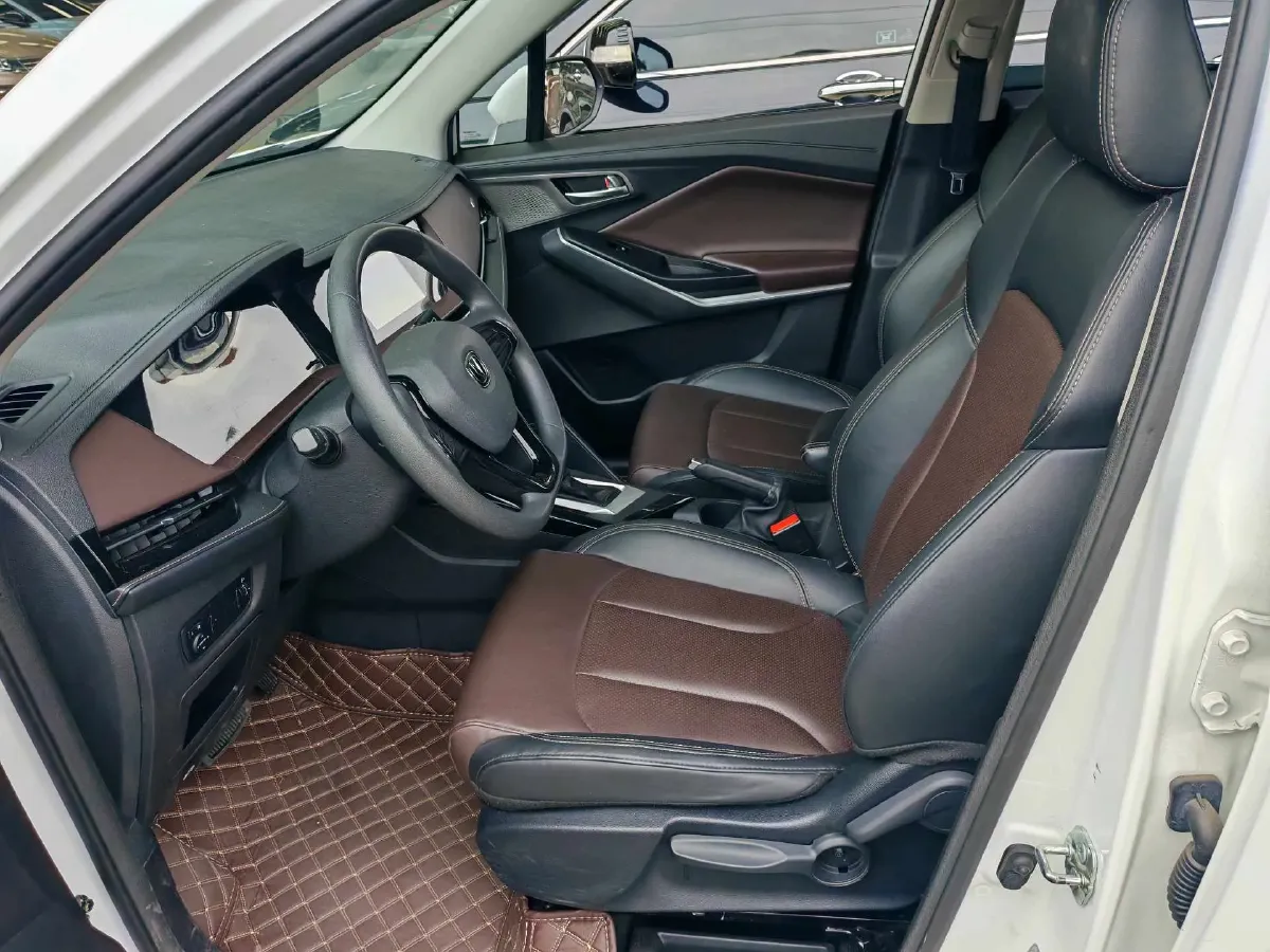 2019 ChangAn CS15 1.5L 107HP L4 5DCT,autocango,china used car exporter,china ev exporter,chinese used car exporter,chinese used ev exporter