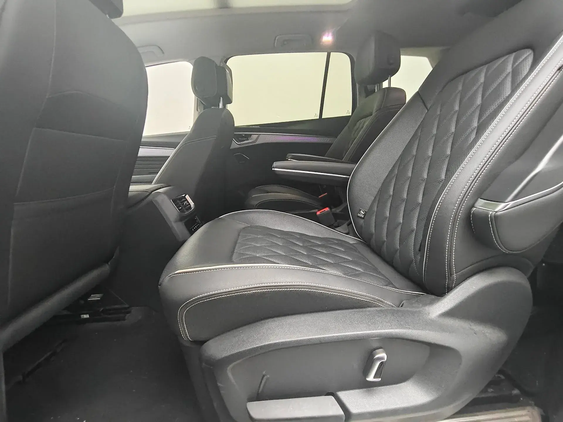 2021 VOLKSWAGEN TALAGON thumbnail 4