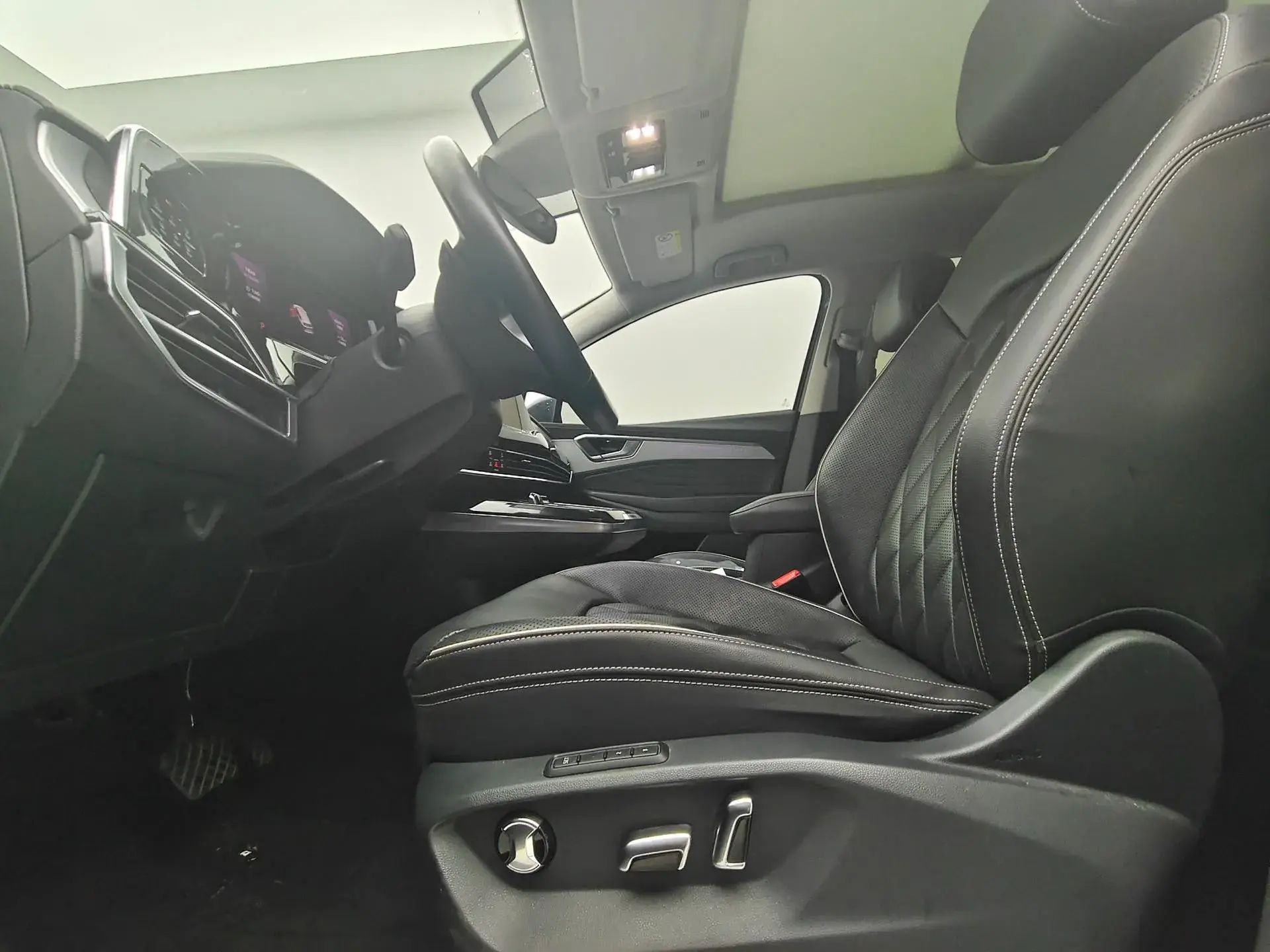 2021 VOLKSWAGEN TALAGON thumbnail 3