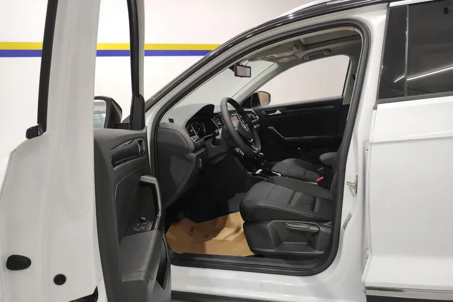 2020 VOLKSWAGEN T-ROC thumbnail 4