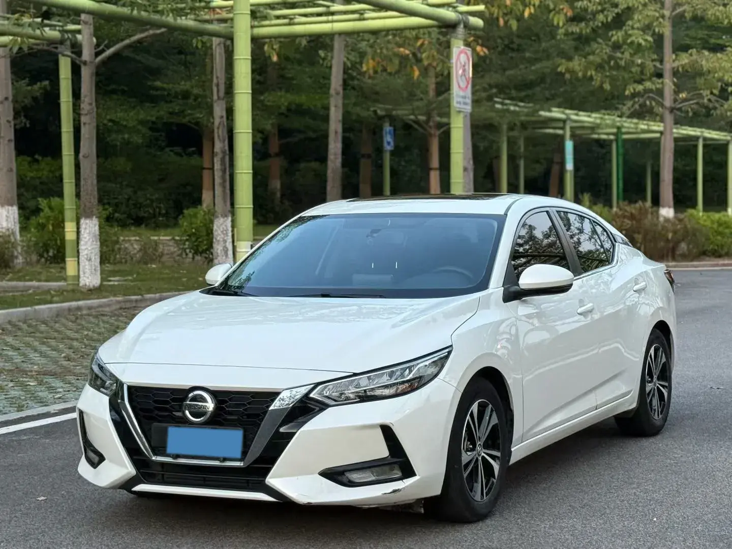 2020 NISSAN SYLPHY view 1