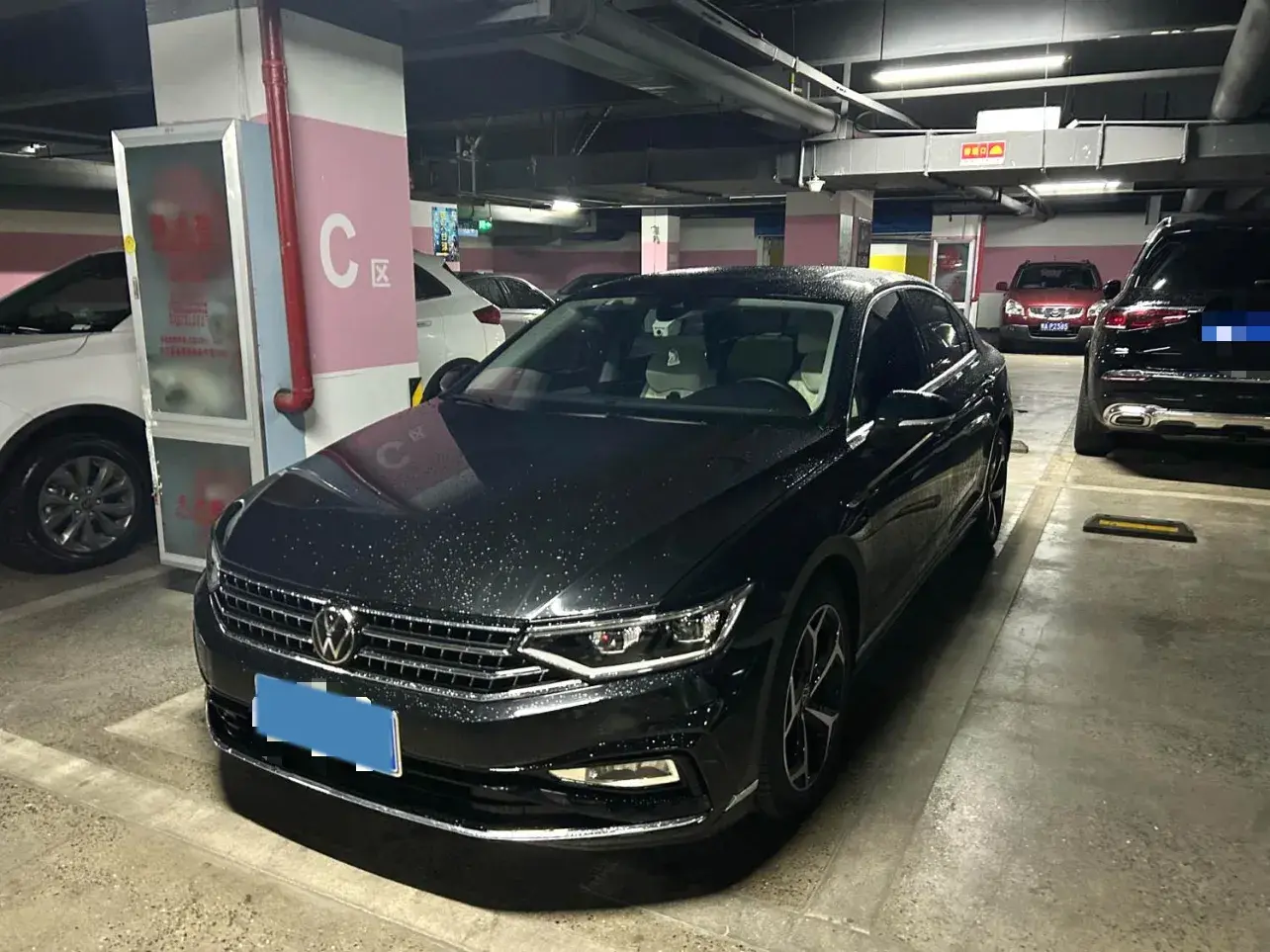 2023 VOLKSWAGEN MAGOTAN view 1