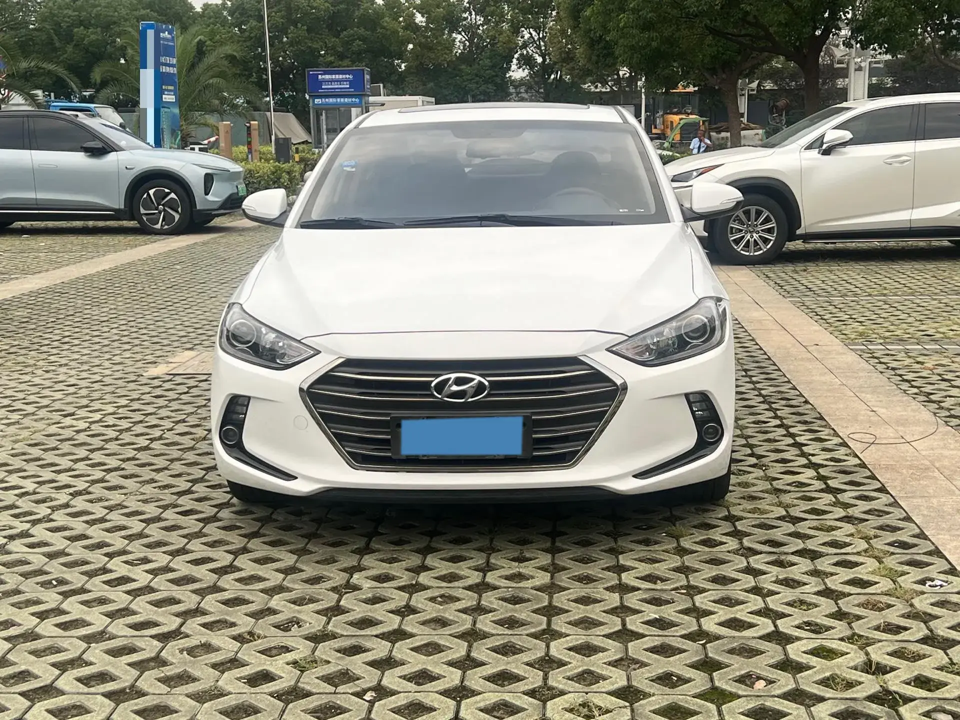 2016 HYUNDAI ELANTRA thumbnail 2