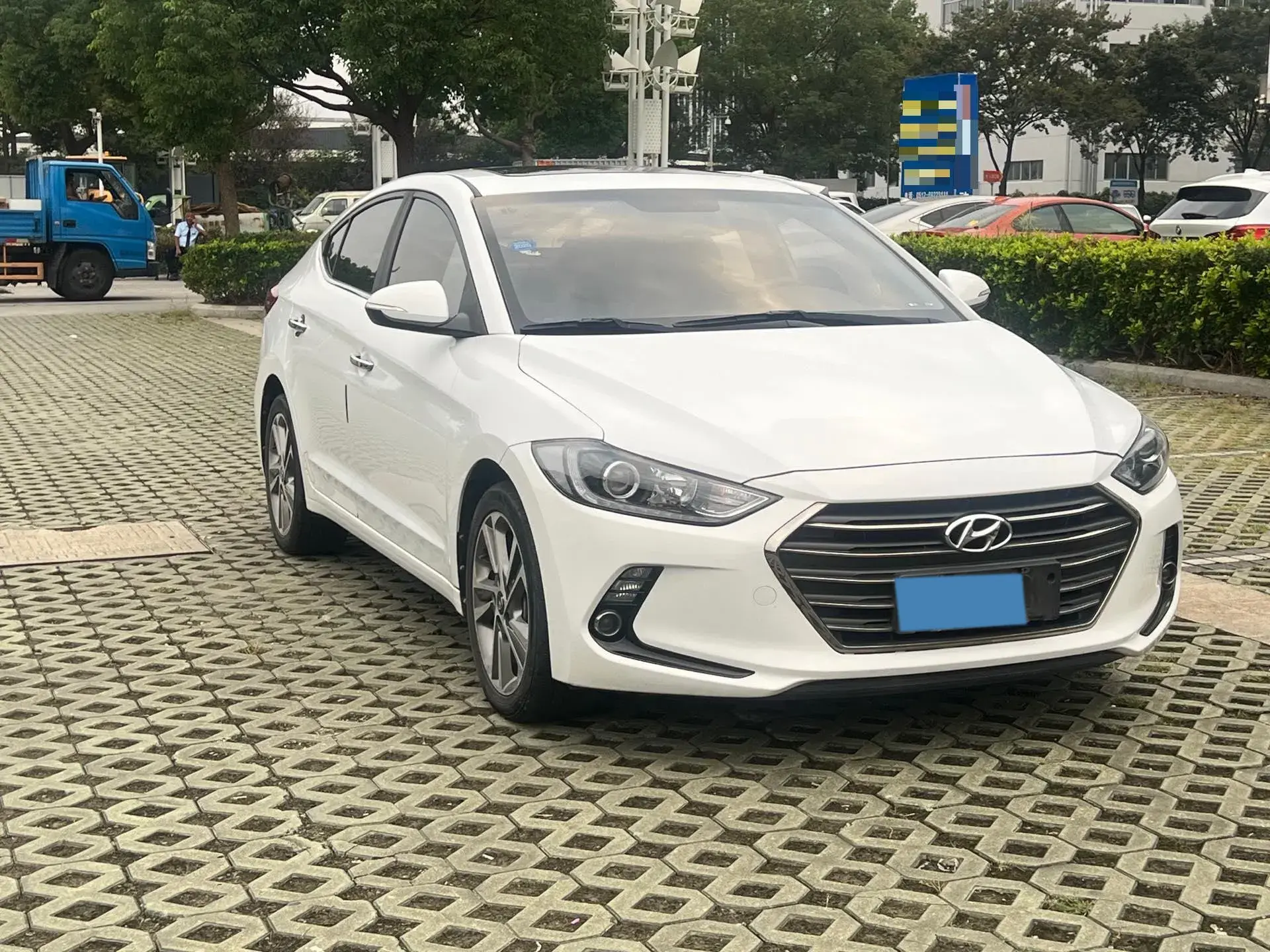 2016 HYUNDAI ELANTRA thumbnail 3