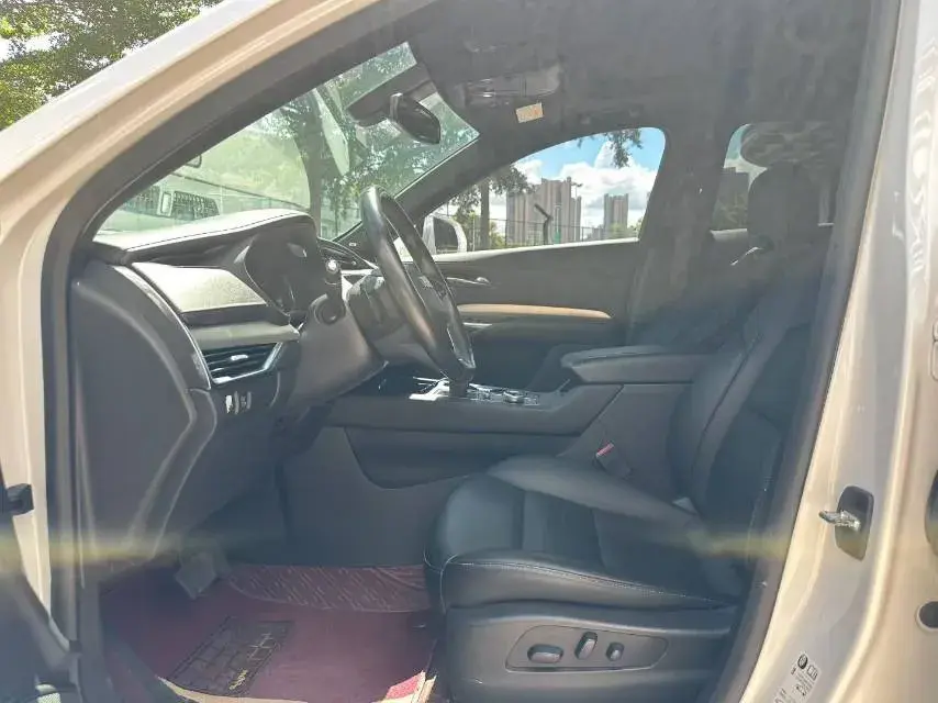 2021 CADILLAC XT4 thumbnail 4