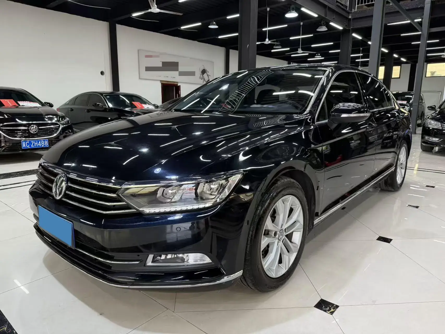 2018 VOLKSWAGEN MAGOTAN view 1