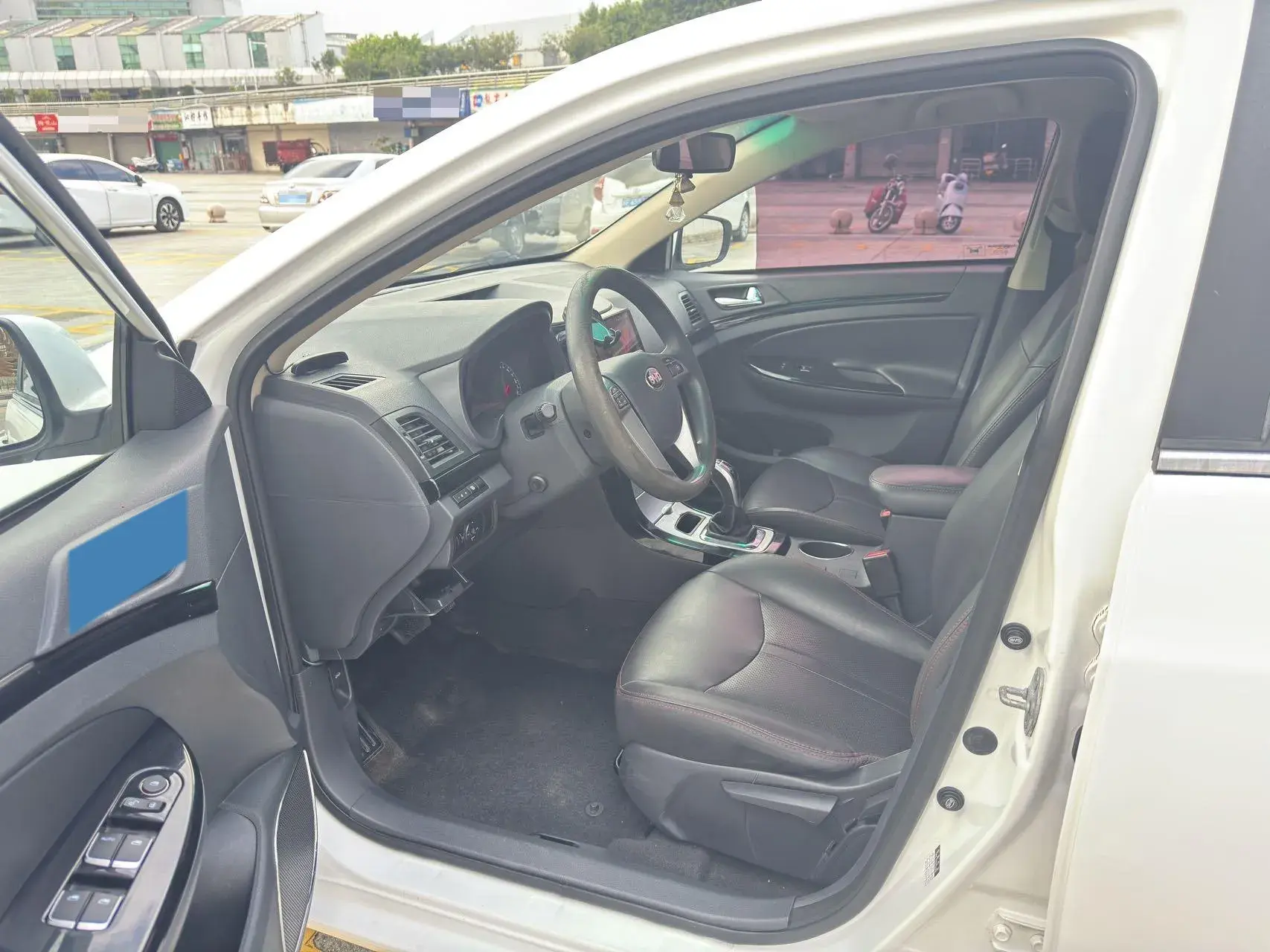 2018 BYD E5 thumbnail 4