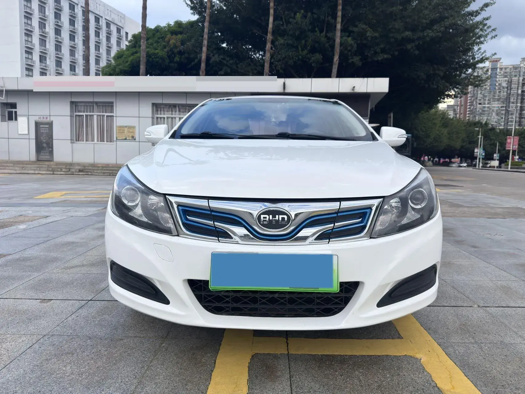 2018 BYD E5 thumbnail 2